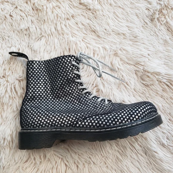 Dr. Martens new without Box size 5 Ladies 1460 Pascal Boot star boots - Picture 9 of 16